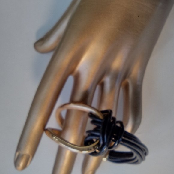 LEATHER & GOLD METAL BRACELET WITH MAGNETIC CLOSING - Picture 6 of 6